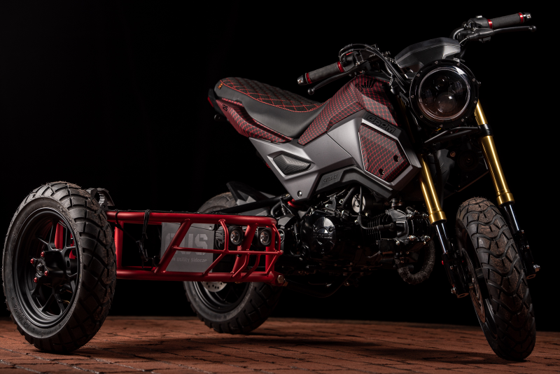 Illustration for article titled Hell Yeah–It's A Little Honda Grom With A Teeny Tiny Sidecar